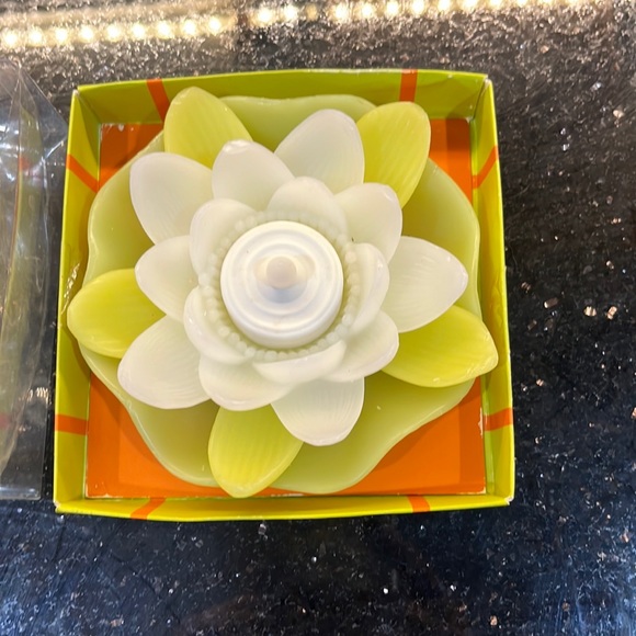 Floating Candle - Picture 1 of 6